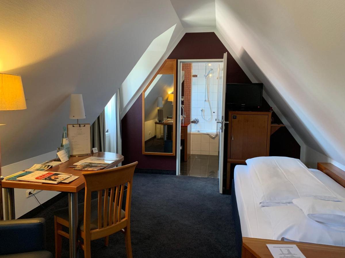 Seehotel Niedernberg - Das Dorf Am See Kültér fotó